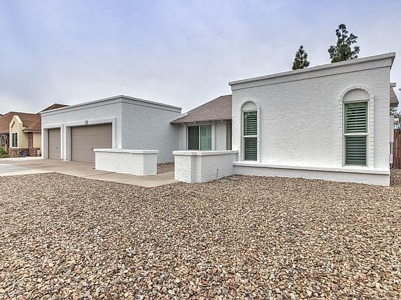 4th image of 958 W Madero Ave