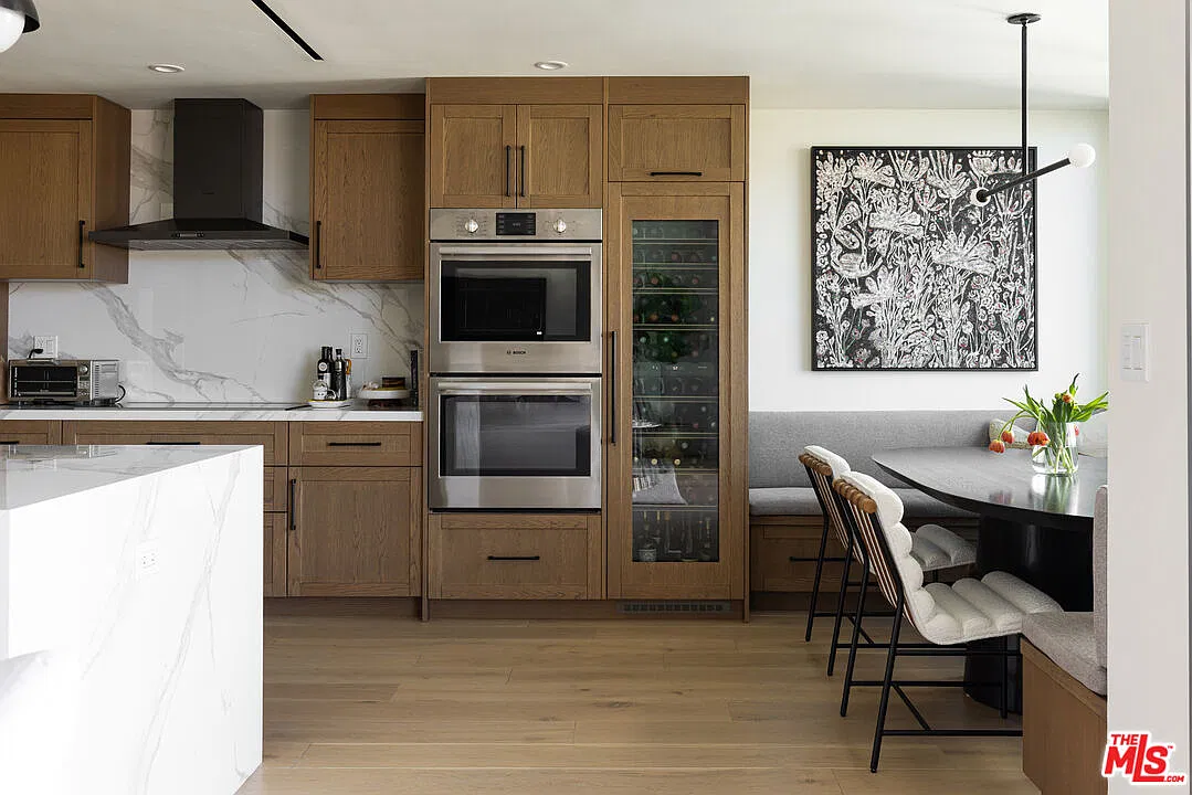 818 N Doheny Dr — Photo 3