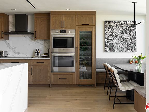 3rd image of 818 N Doheny Dr APT 1001