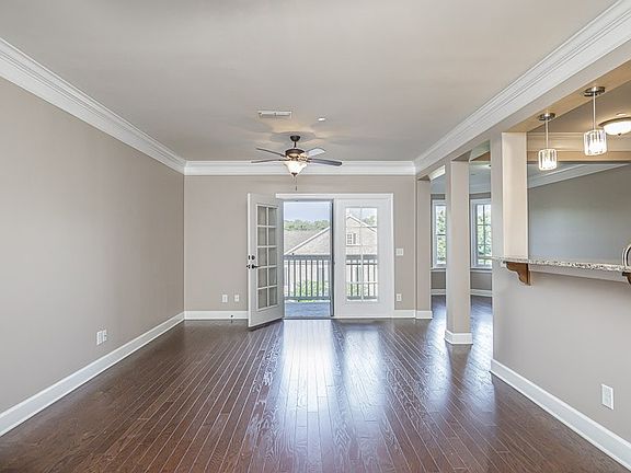 4th image of 991 Westhaven Blvd Unit 32