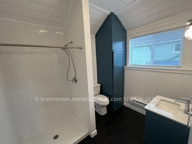 212 S Meridian Rd — Photo 5