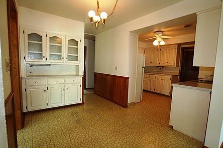 5th image of 2568 Riverside Dr
