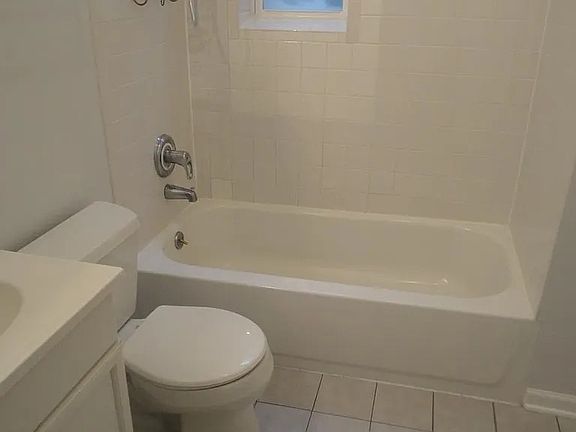 5th image of 2510 W Walton St APT 3