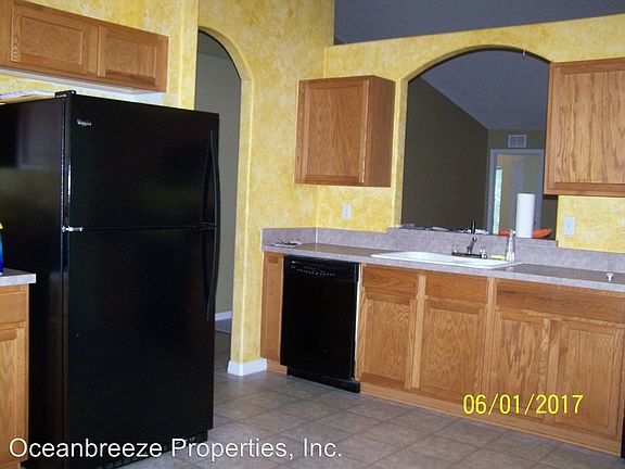 5th image of 2610 Queen Palm Dr