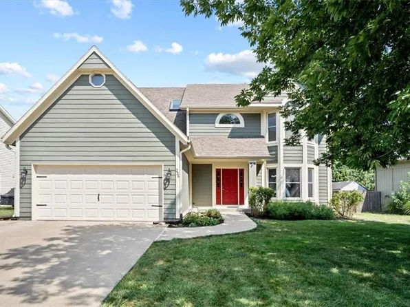 236 W Colleen Dr, Gardner, KS 66030