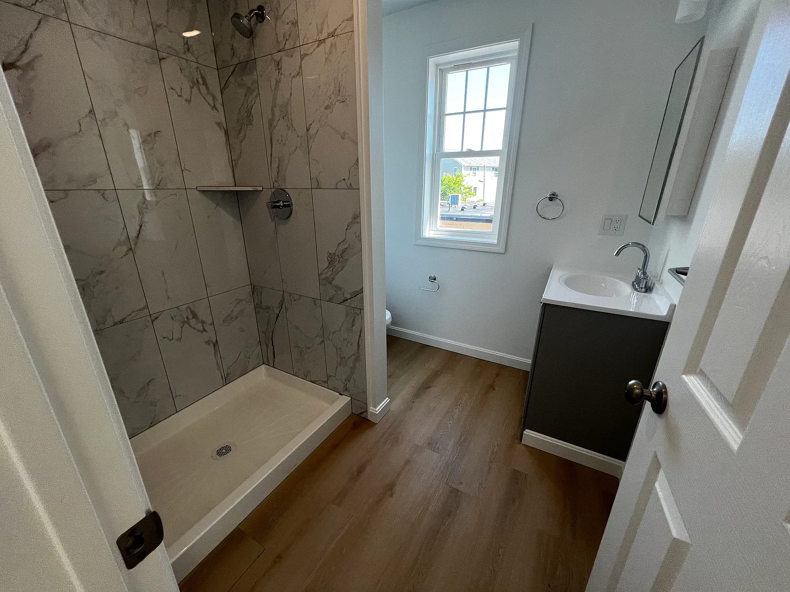 3 bed, 1.5 bath, 1040 sqft, $2,100 — Photo 4