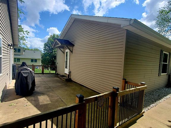 3rd image of 414 Charter Oak Pl