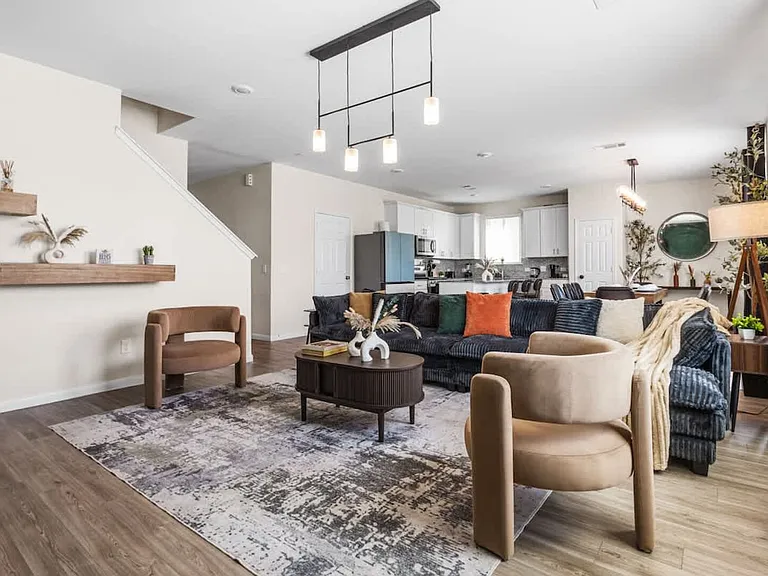 Hobby Wind Ridge Dr — Photo 2