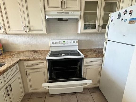 2nd image of 3930 S Roosevelt Blvd APT E212