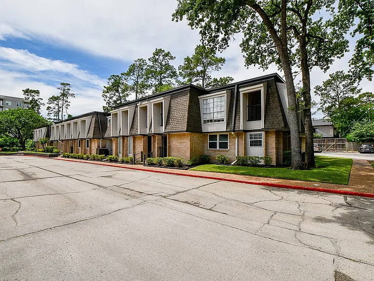 12633 Memorial Dr #114 — Photo 4