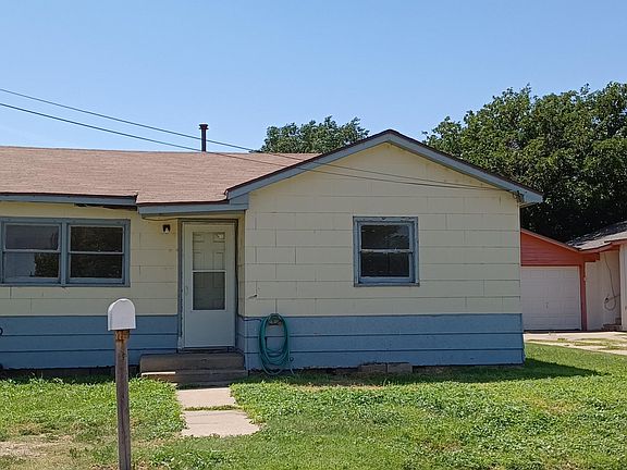 511 Houston St, Plainview, TX 79072 | MLS #23-167 | Zillow