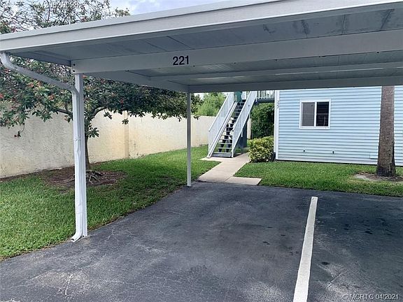 2nd image of 221 SE Village Dr #221