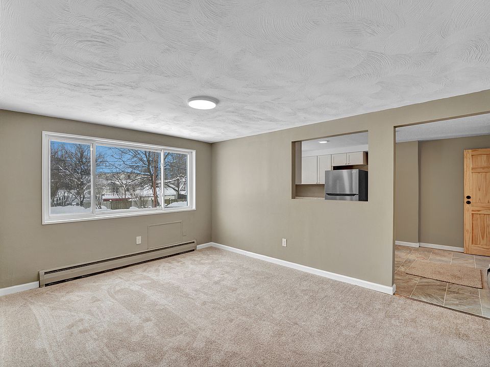 Dining room into kitchen