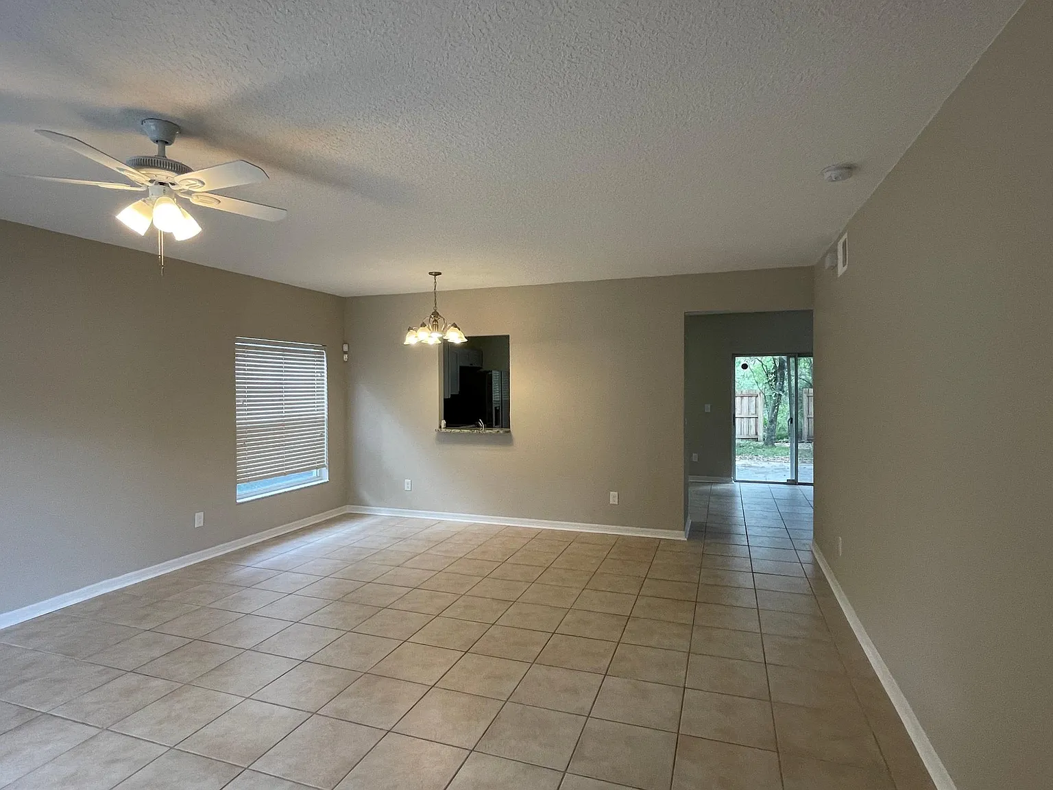 4 bed, 2.5 bath, 1984 sqft, $3,100 — Photo 4