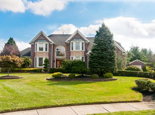 19 Wildflower Ct, Manalapan, NJ 07726