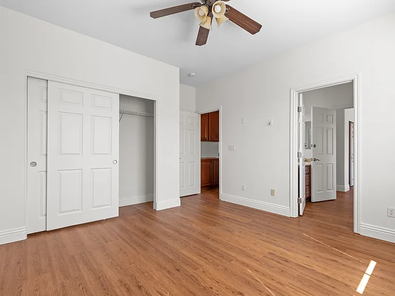 2733 Kildrummie St — Photo 27