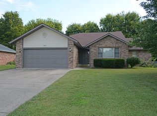 1402 E Lee St, Republic, MO 65738