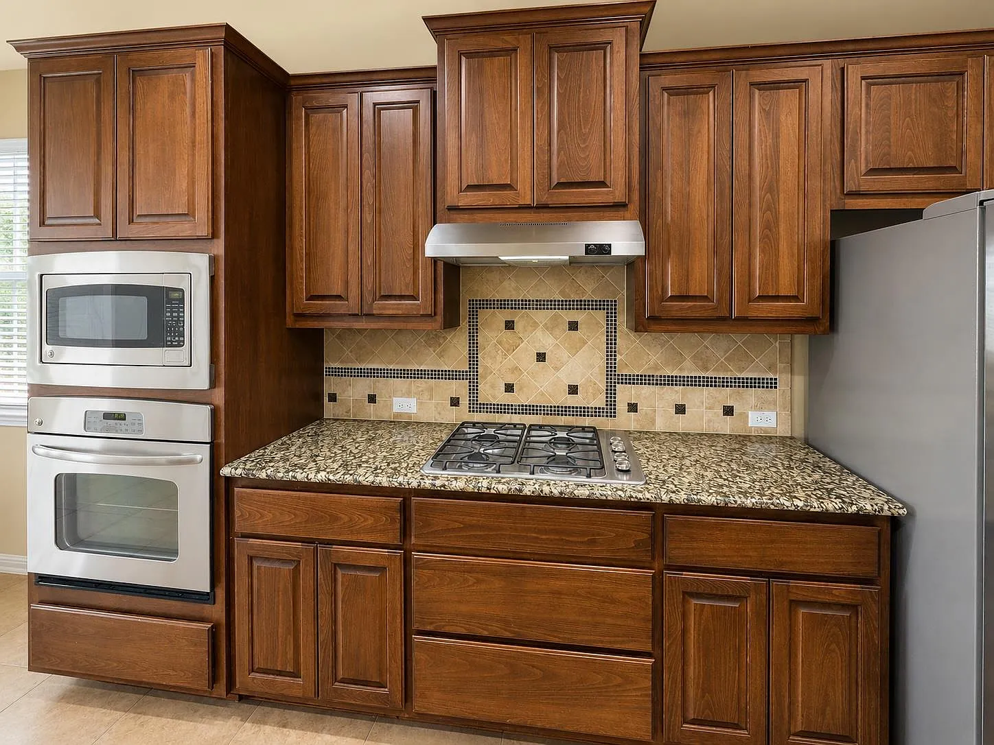 4 bed, 3.5 bath, 2545 sqft, $3,495 — Photo 3