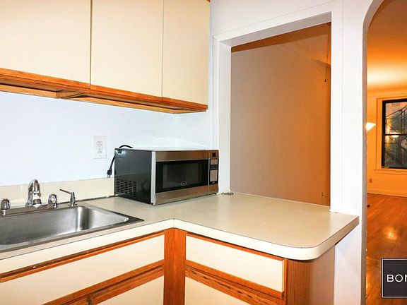 5th image of 1612 York Ave APT 3A