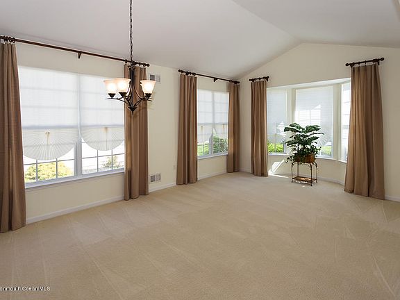 4th image of 189 Enclave Blvd