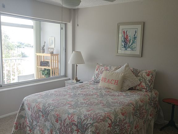 5th image of 50 Harbor View Ln APT 14