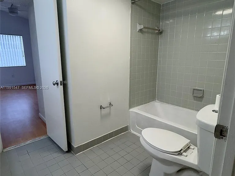 2861 N Oakland Forest Dr #301 — Photo 6