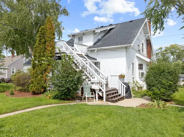 1411 N Richmond Rd, McHenry, IL 60050