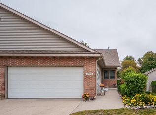17570 Park Place Cir, Spring Lake, MI 49456