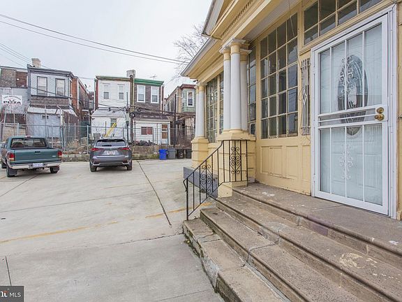 2nd image of 3315 N Park Ave