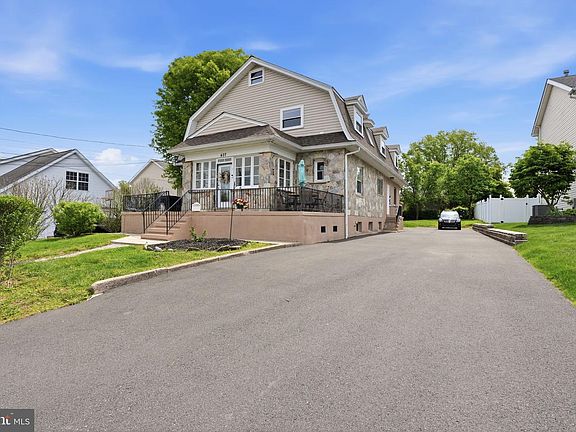 5th image of 407 Castello Ave