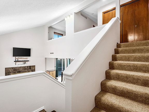 5th image of 2418 N Walden Dr