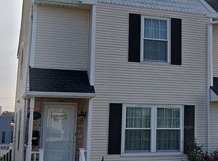 1940 Oak Leaf Ln, Holmes, PA 19043