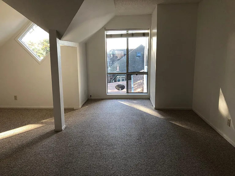 2715 Benvenue Ave — Photo 7