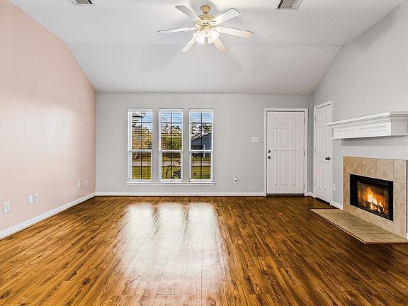 4th image of 1060 Yaupon Cove Dr