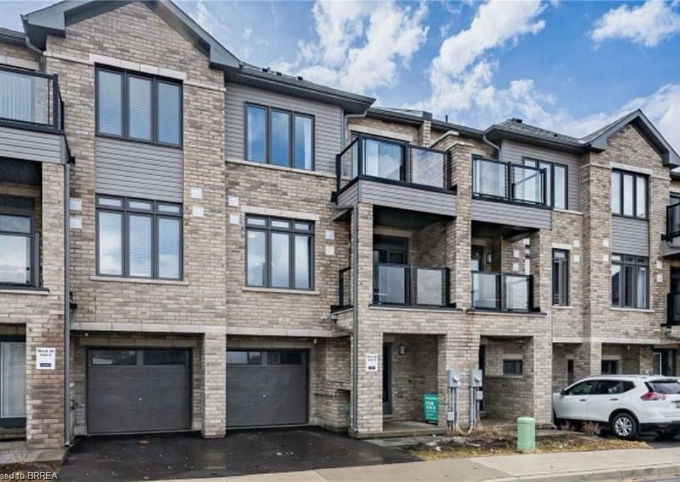 1st image of 585 Colborne St E #810