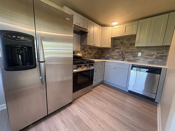 4th image of 813 Lee St