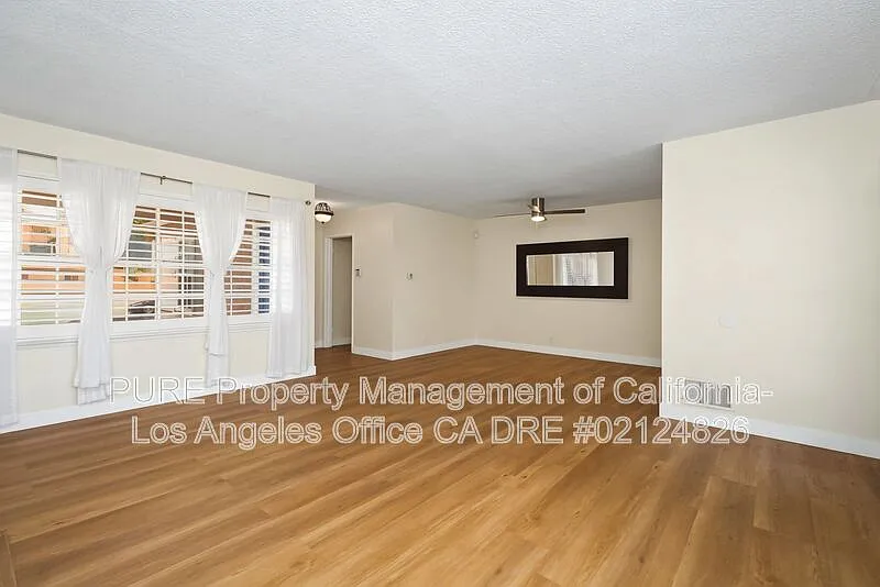 3 bed, 2.0 bath, 1291 sqft, $4,095 — Photo 4