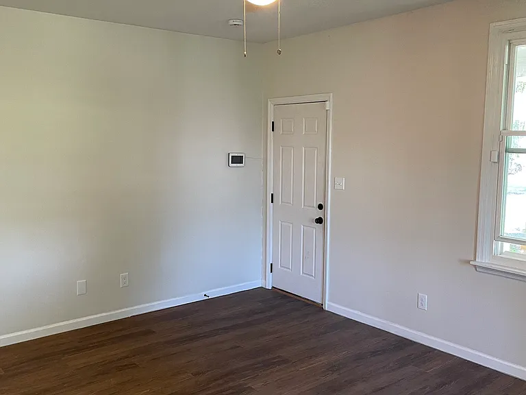 9833 Lilac Dr — Photo 8