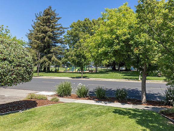 4th image of 2491 Vine Hill Drive