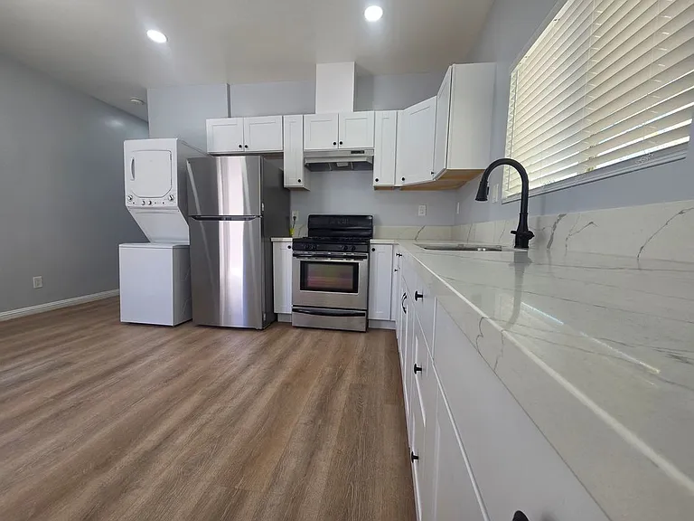 1715 W 64th St #A — Photo 2