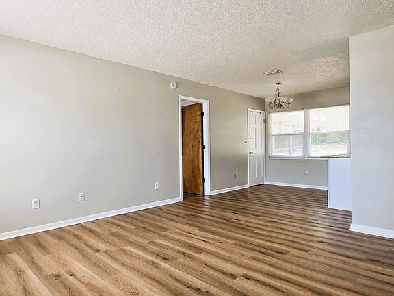 2nd image of 1007 Highview Dr