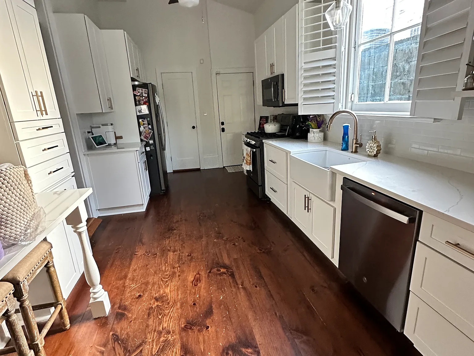 2 bed, 1300 sqft, $2,400 — Photo 2