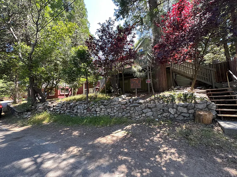 689 Knoll Dr — Photo 25