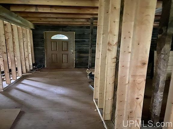 5th image of 180 Fernwood Ln