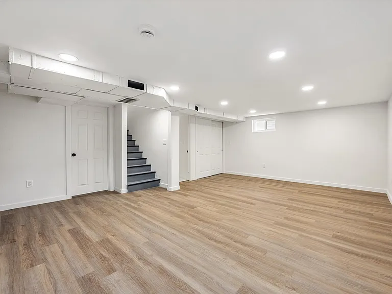305 W Geneseo St #A — Photo 11