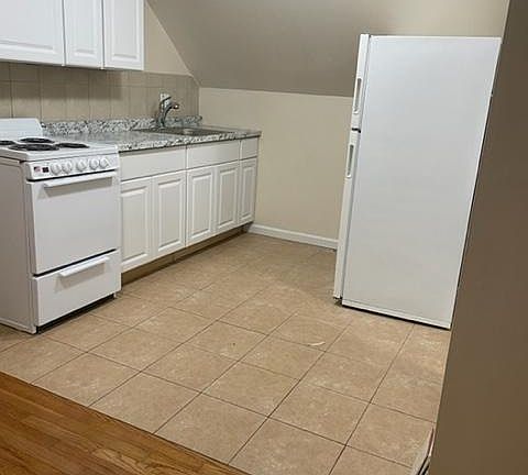 2nd image of 723 W Broadway Floor 3