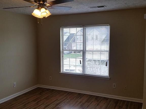 3rd image of 3861 Sugar Creek Dr