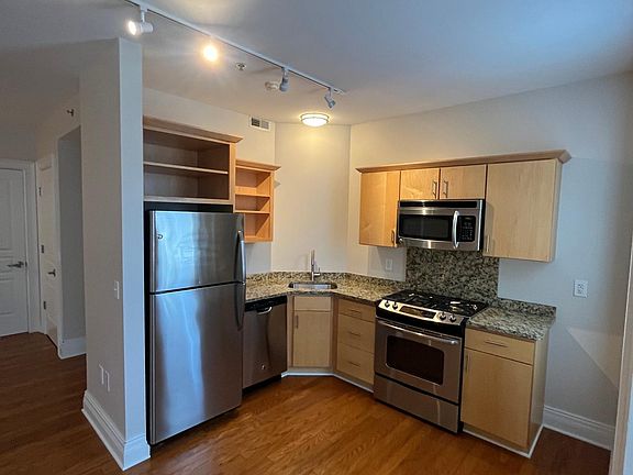 4th image of 201 W Huron St Unit A