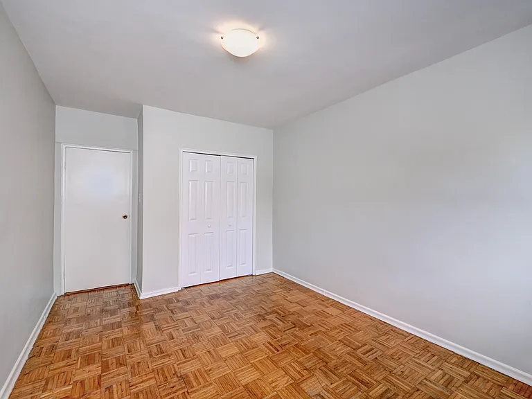 392 Dolph St S — Photo 12