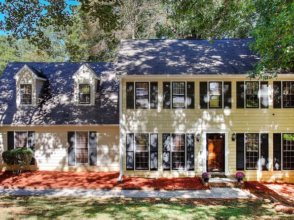 975 Branford Ln, Lilburn, GA 30047